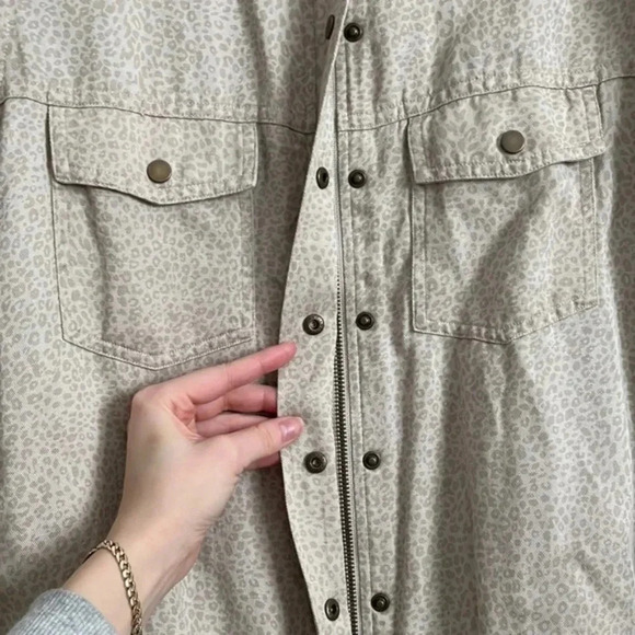 RAILS Collins Jacket in White Mini Cheetah - Picture 7 of 8